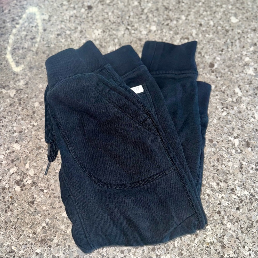 Gap l Black Jogger Pants l Boy’s Size: XS (4/5)